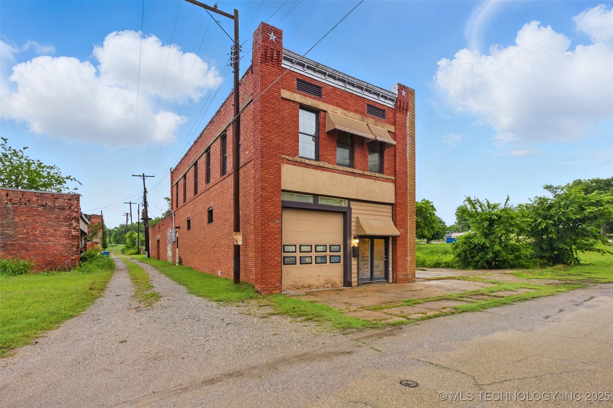 111 E Broadway Avenue Property Photo 5