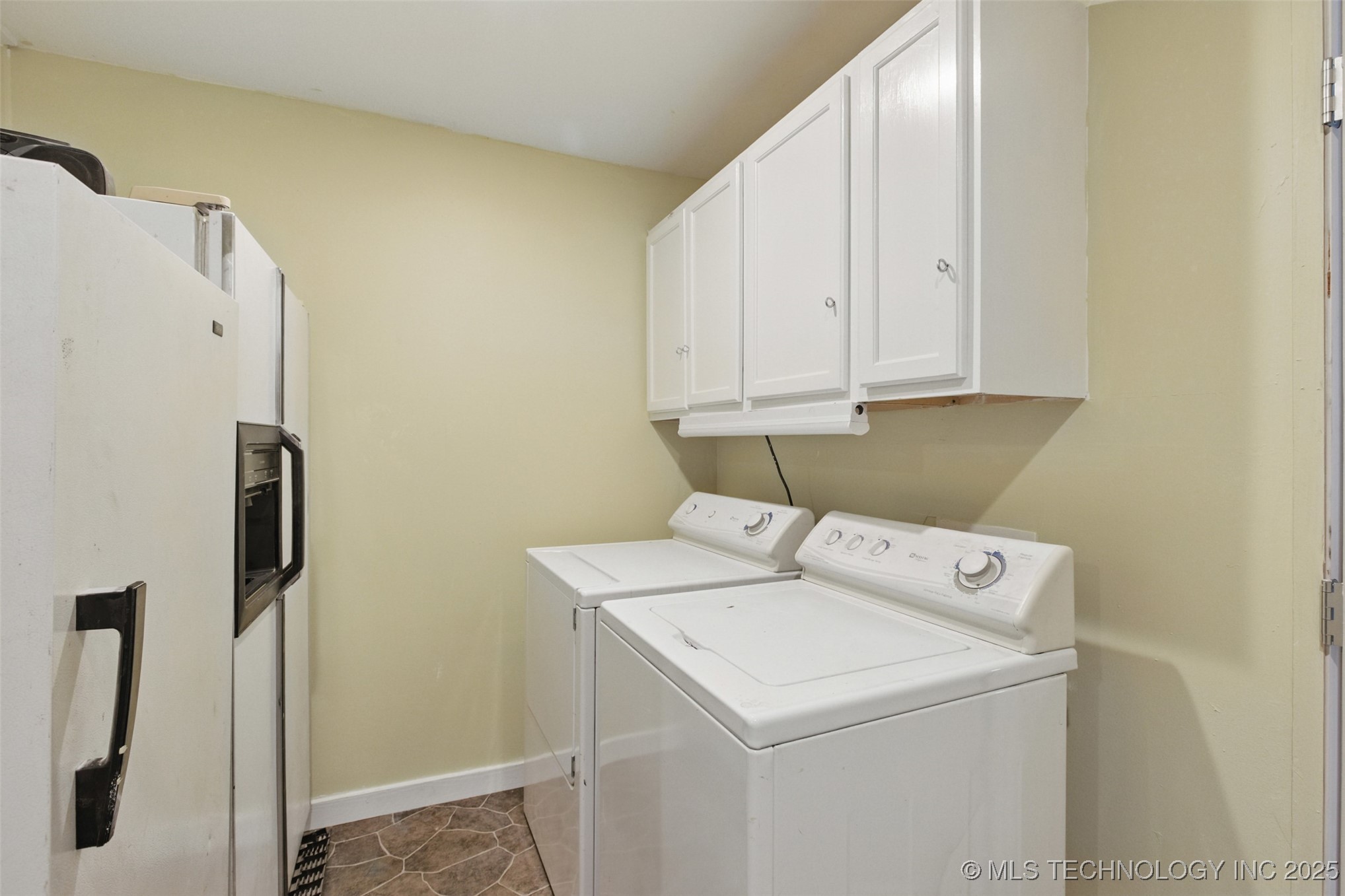 111 E Broadway Avenue Property Photo 14