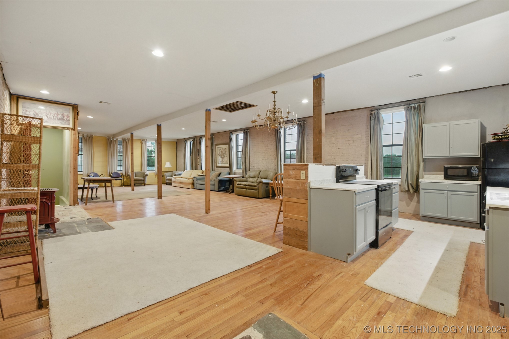 111 E Broadway Avenue Property Photo 20