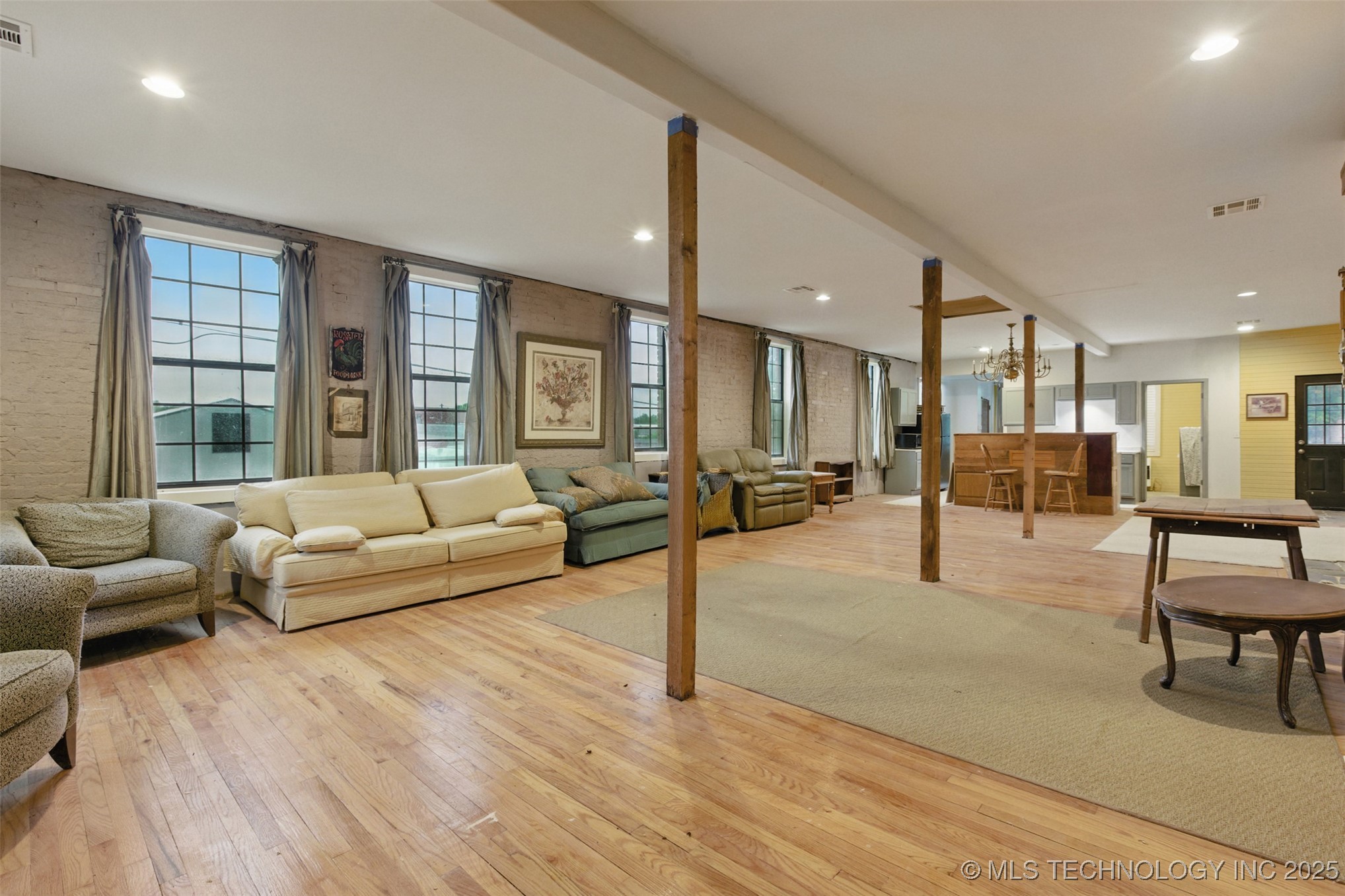 111 E Broadway Avenue Property Photo 23