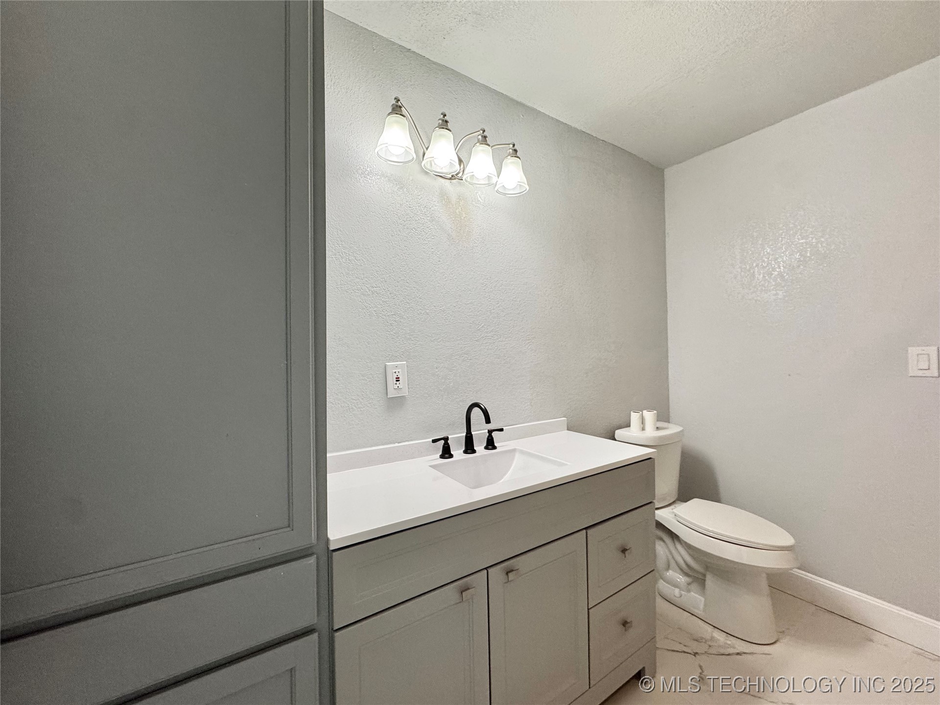 820 N Broadway Avenue Property Photo 12