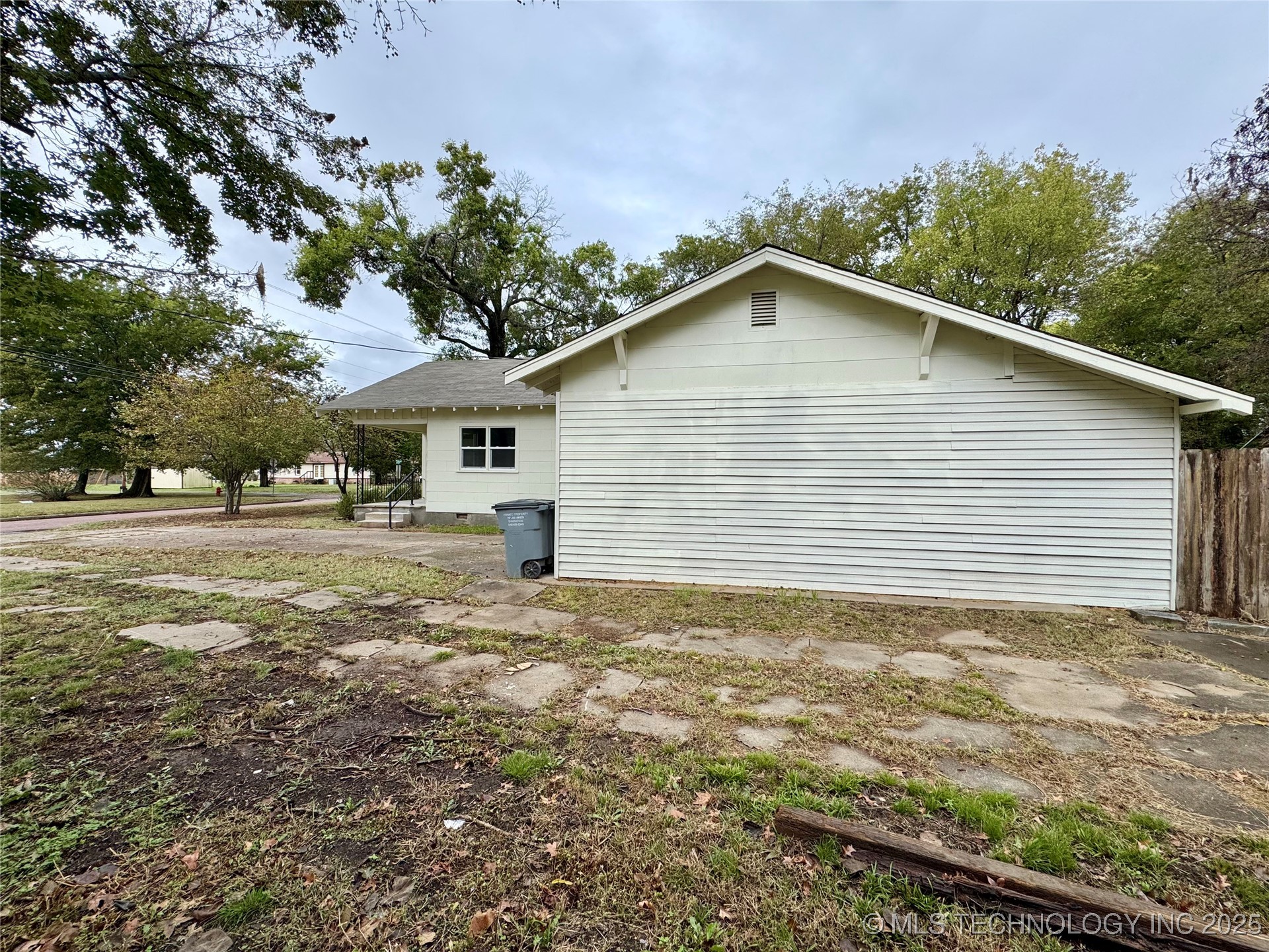 820 N Broadway Avenue Property Photo 15