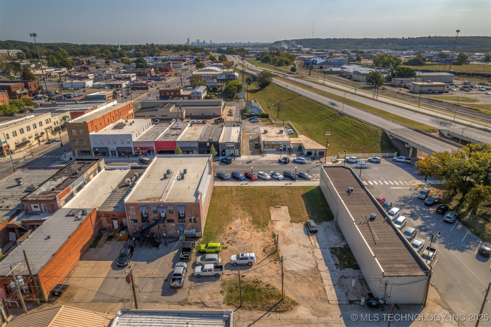 118 N Main Street Property Photo 88