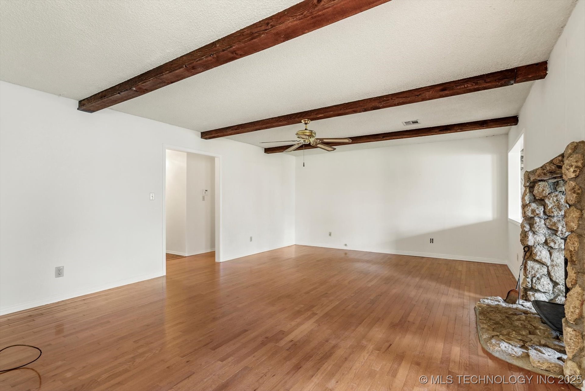 409 E 19th Street Property Photo 2