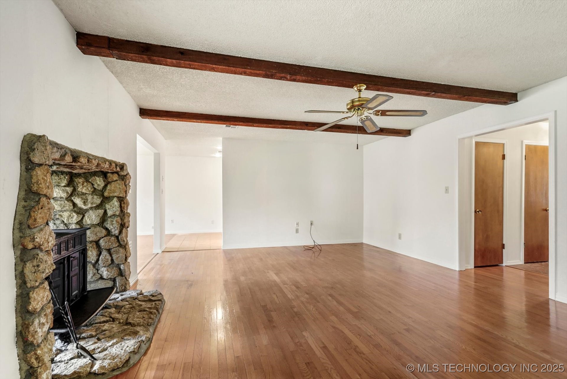 409 E 19th Street Property Photo 3