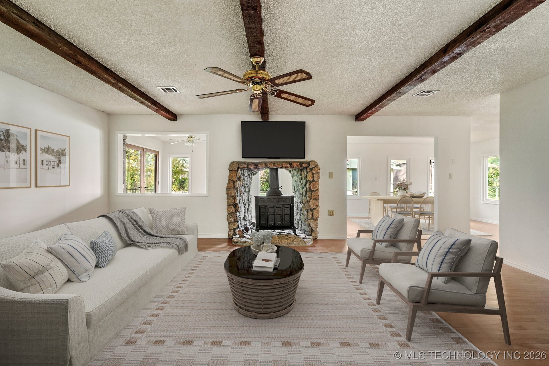 409 E 19th Street Property Photo 4