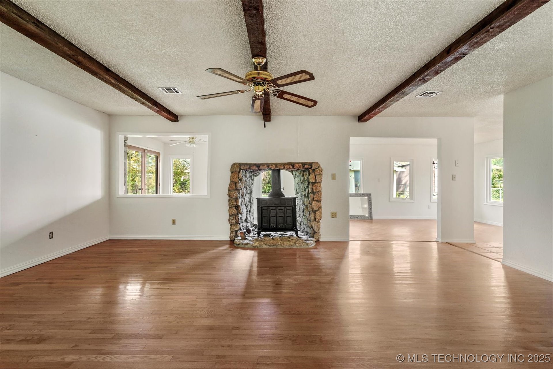 409 E 19th Street Property Photo 5