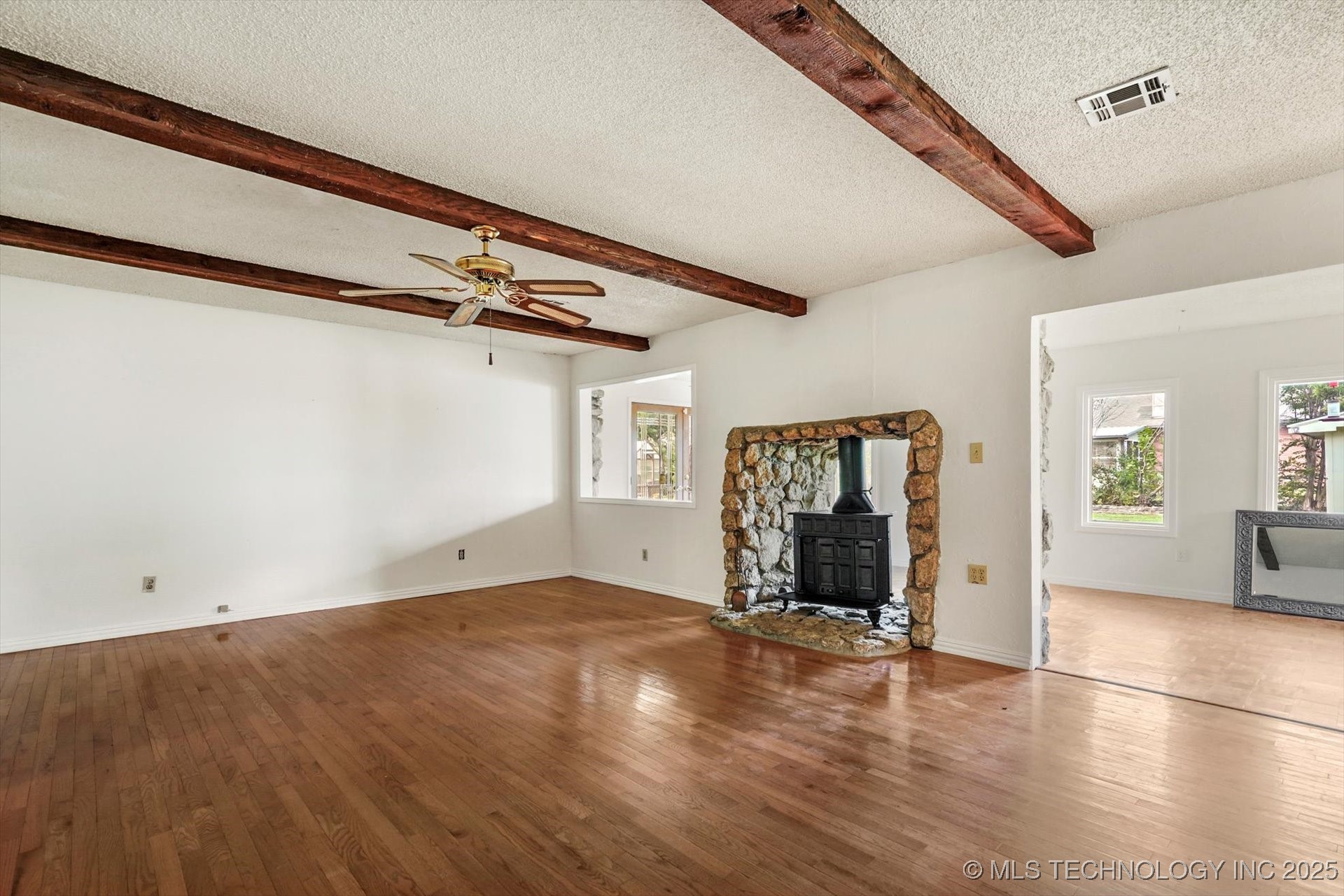 409 E 19th Street Property Photo 6