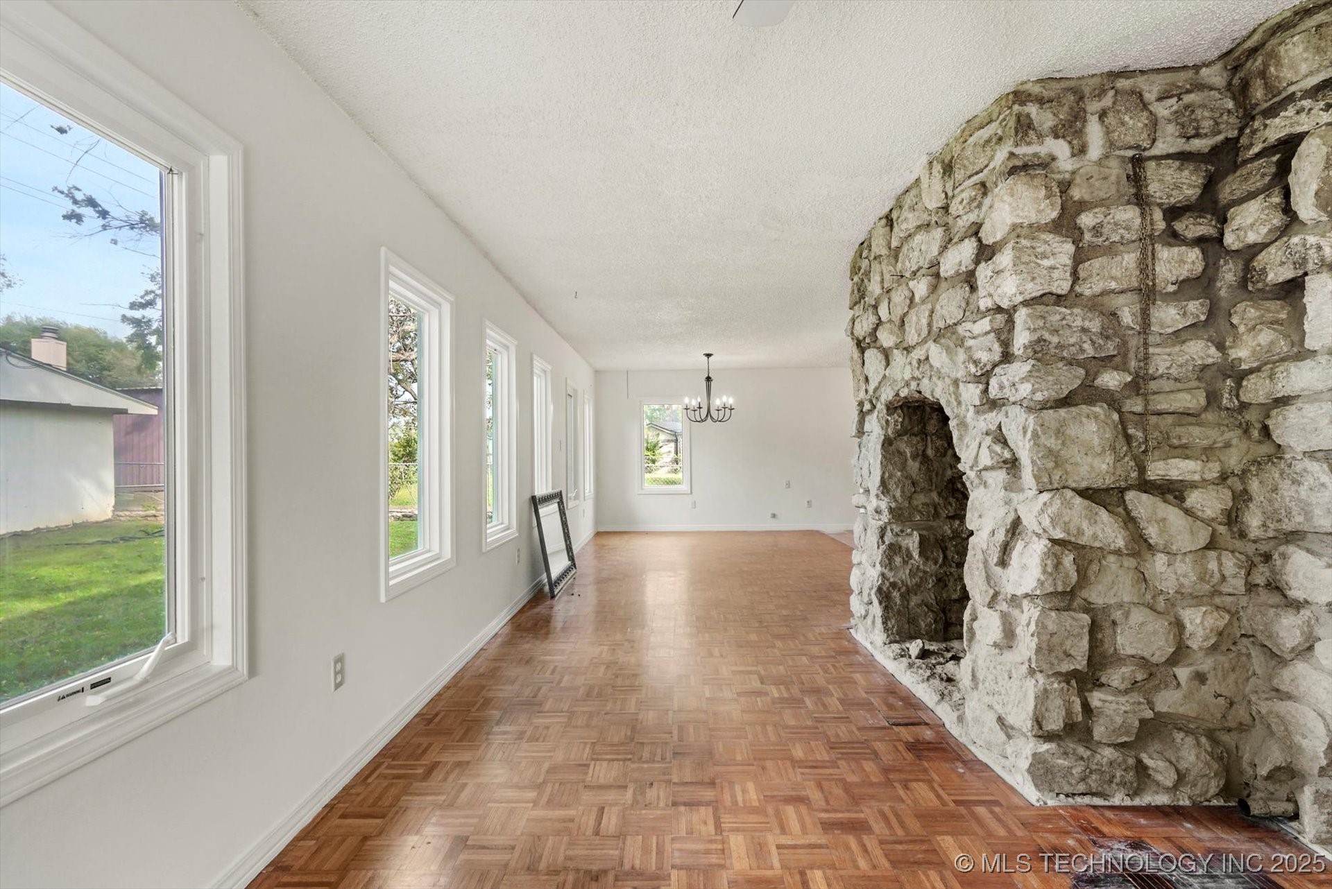 409 E 19th Street Property Photo 12