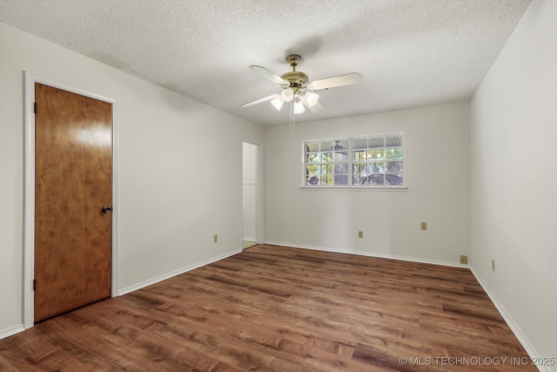 409 E 19th Street Property Photo 14