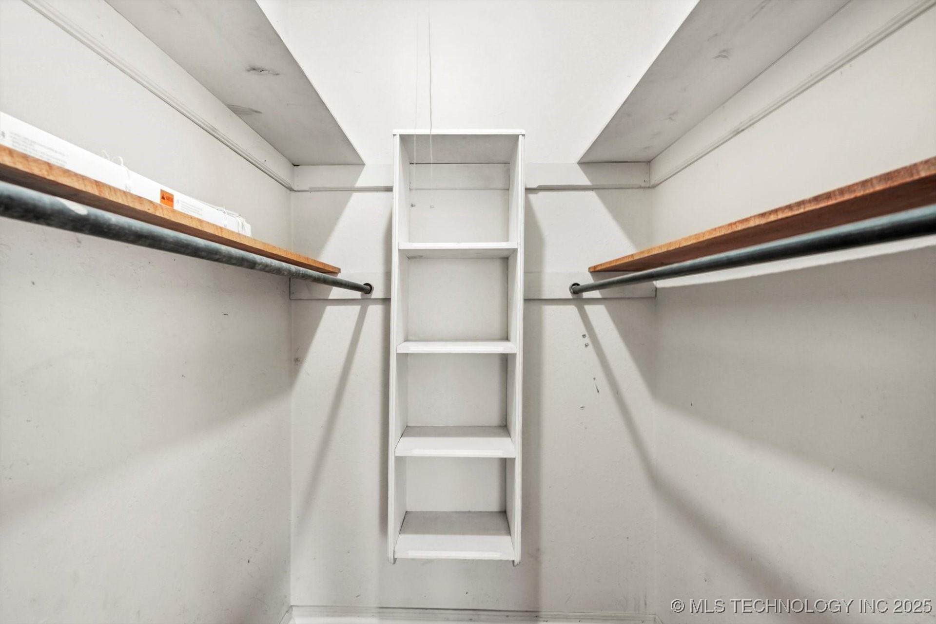 409 E 19th Street Property Photo 23