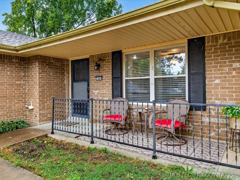 1869 Putnam Drive Property Photo 3