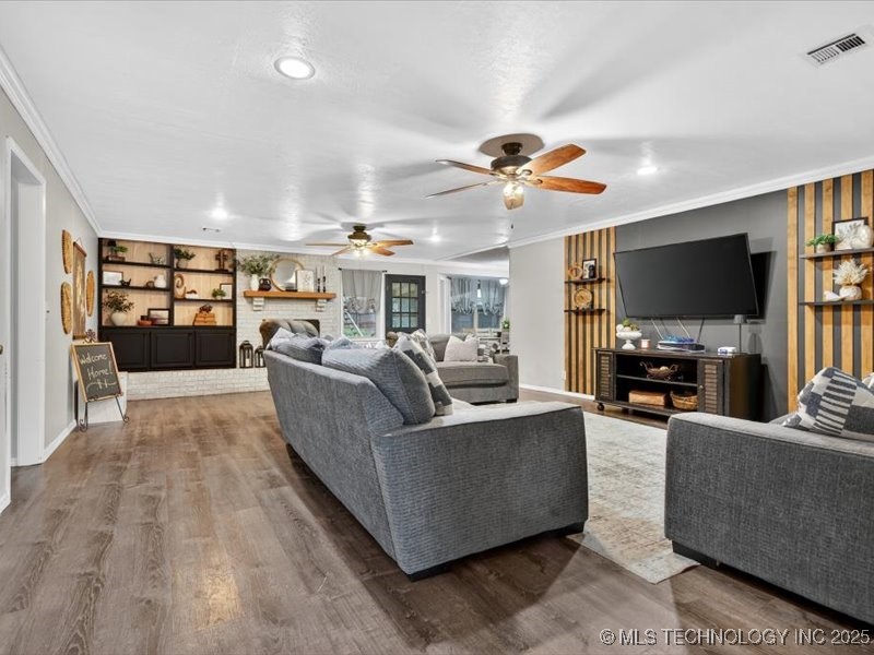 1869 Putnam Drive Property Photo 4