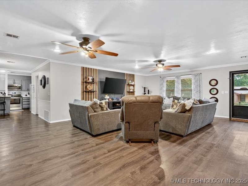 1869 Putnam Drive Property Photo 6