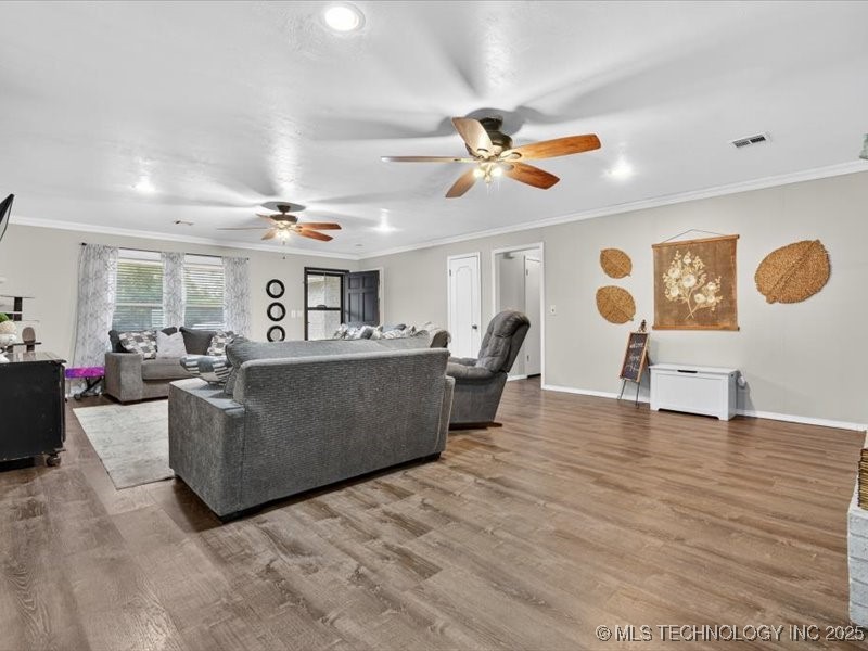 1869 Putnam Drive Property Photo 8