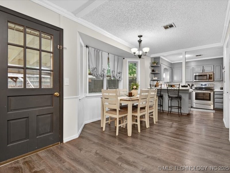 1869 Putnam Drive Property Photo 9