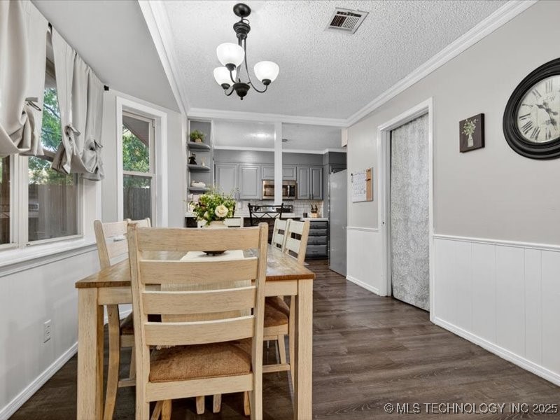 1869 Putnam Drive Property Photo 10