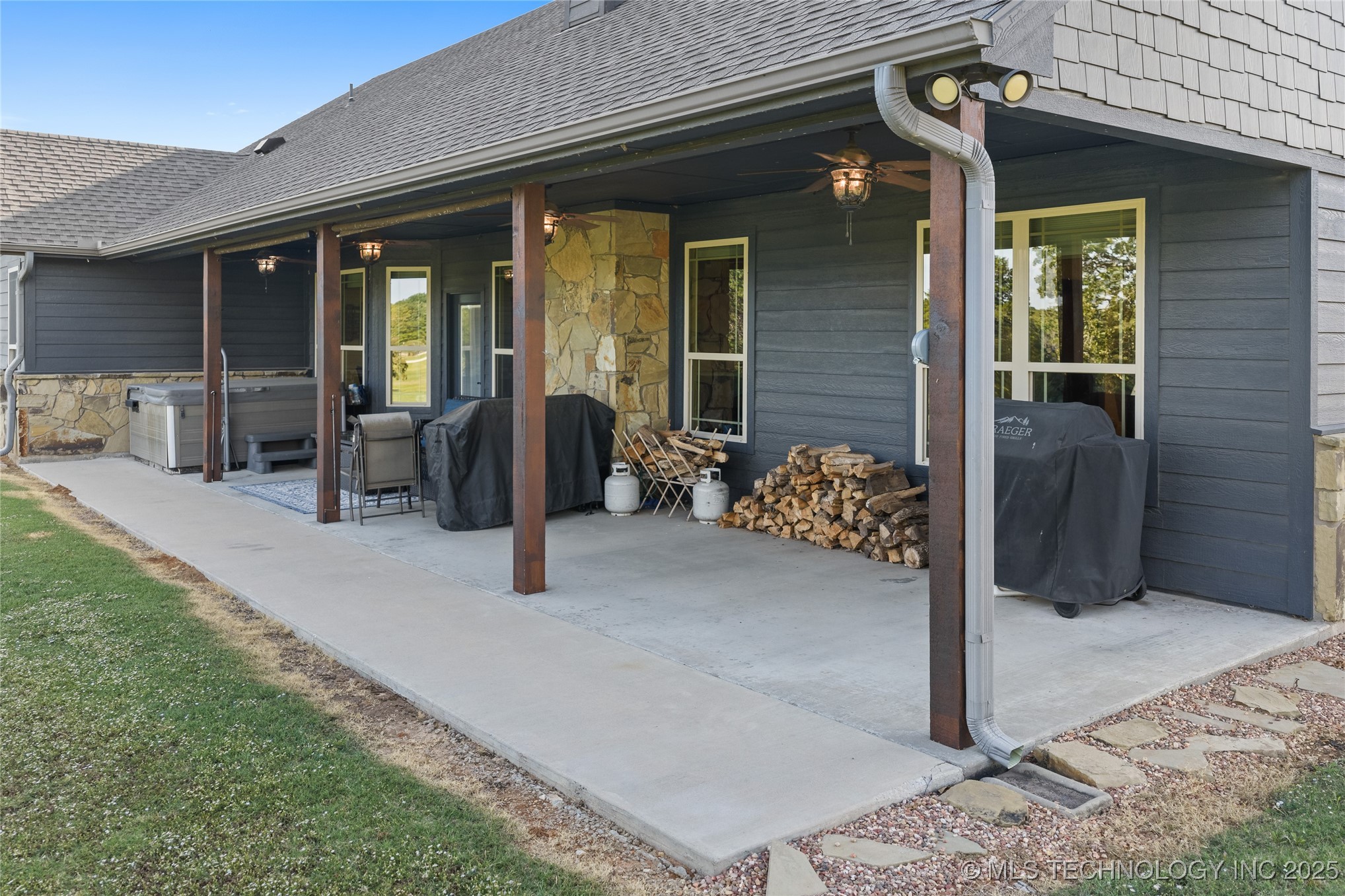 13572 Kaney Property Photo 6