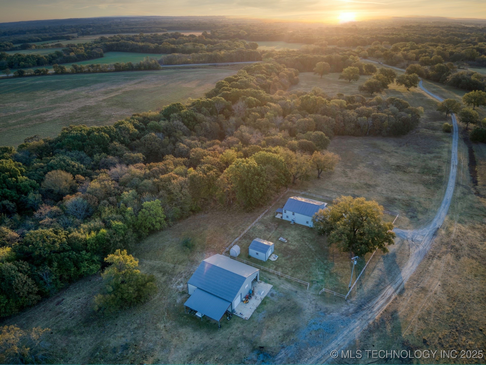 2544785 Property Photo 2