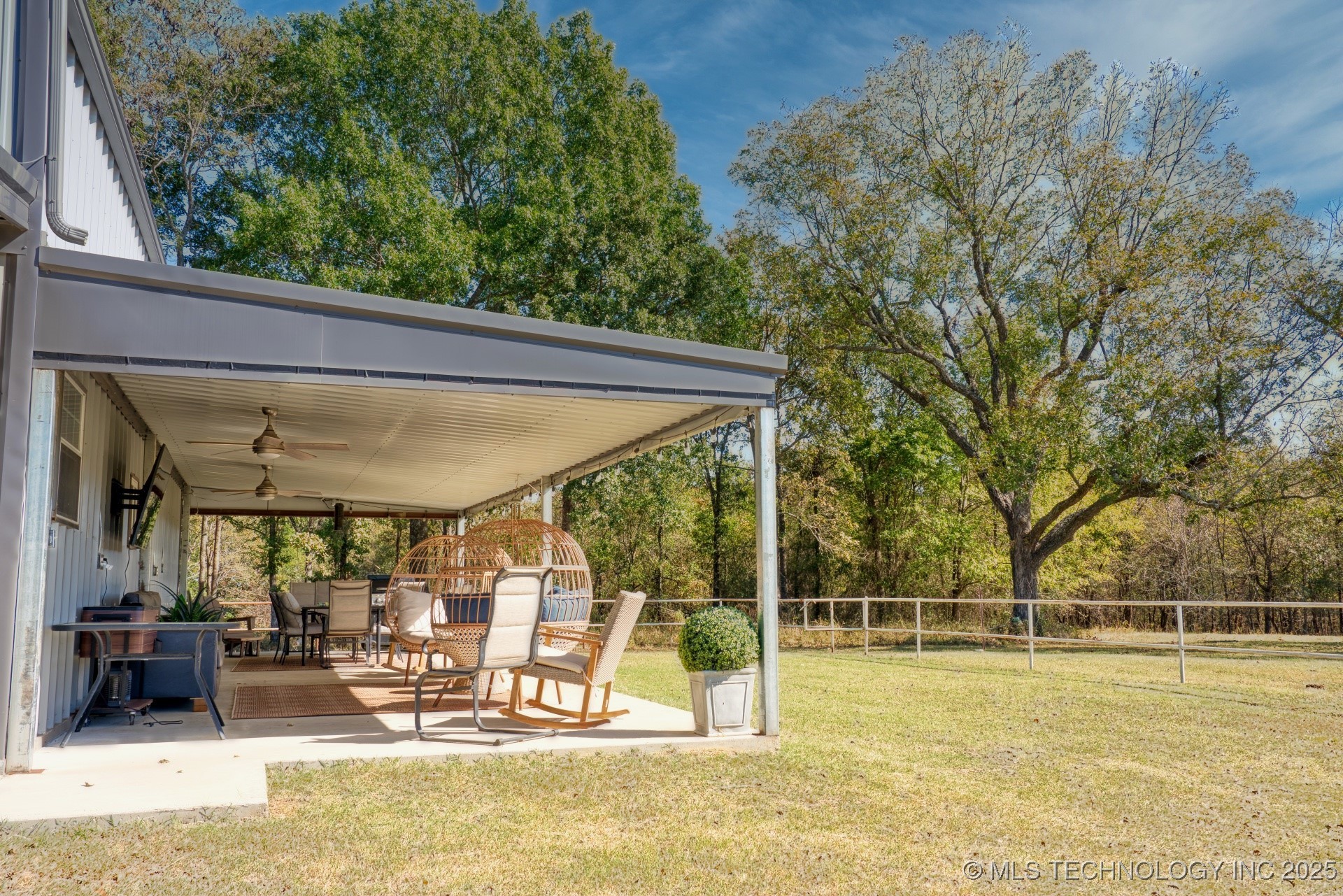 2544785 Property Photo 23