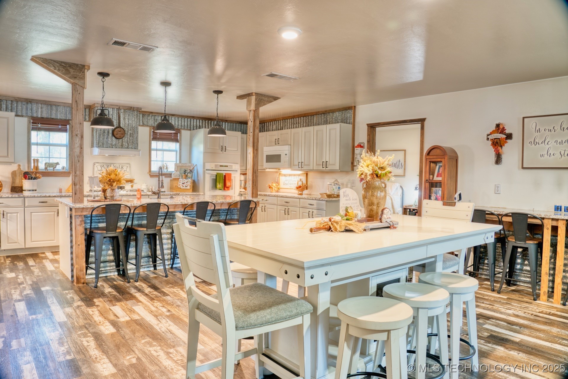 2544785 Property Photo 25