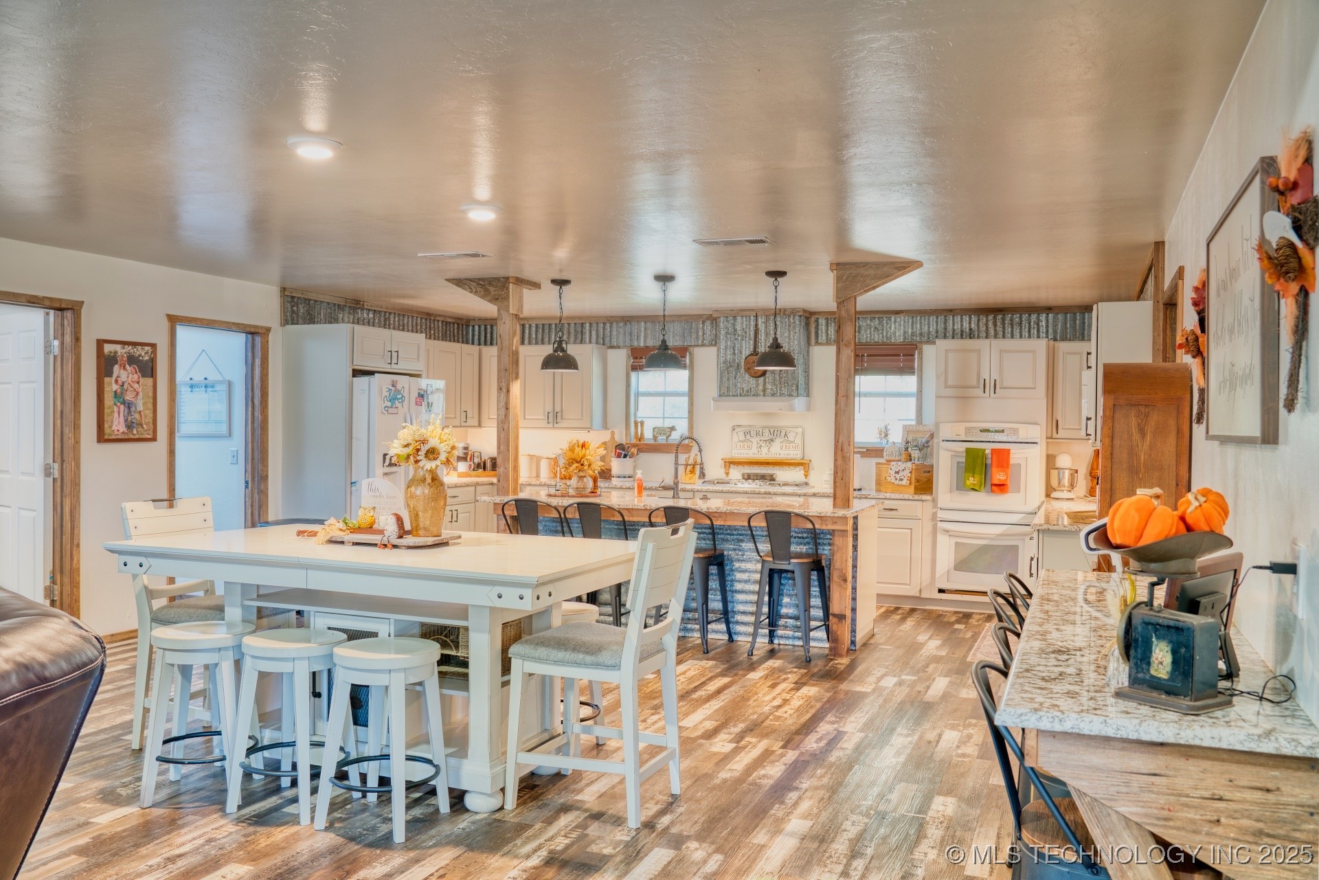 2544785 Property Photo 27