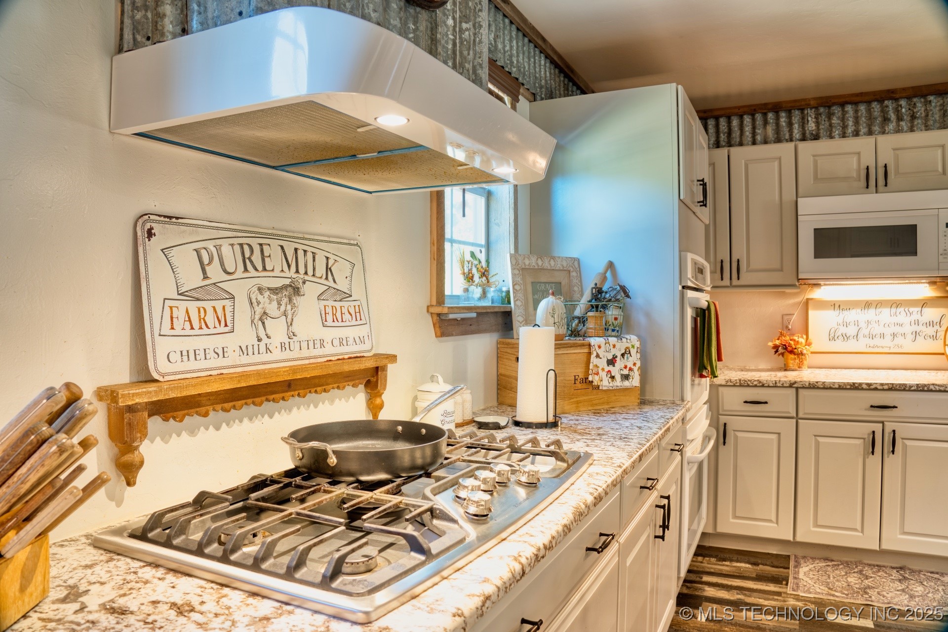 2544785 Property Photo 28