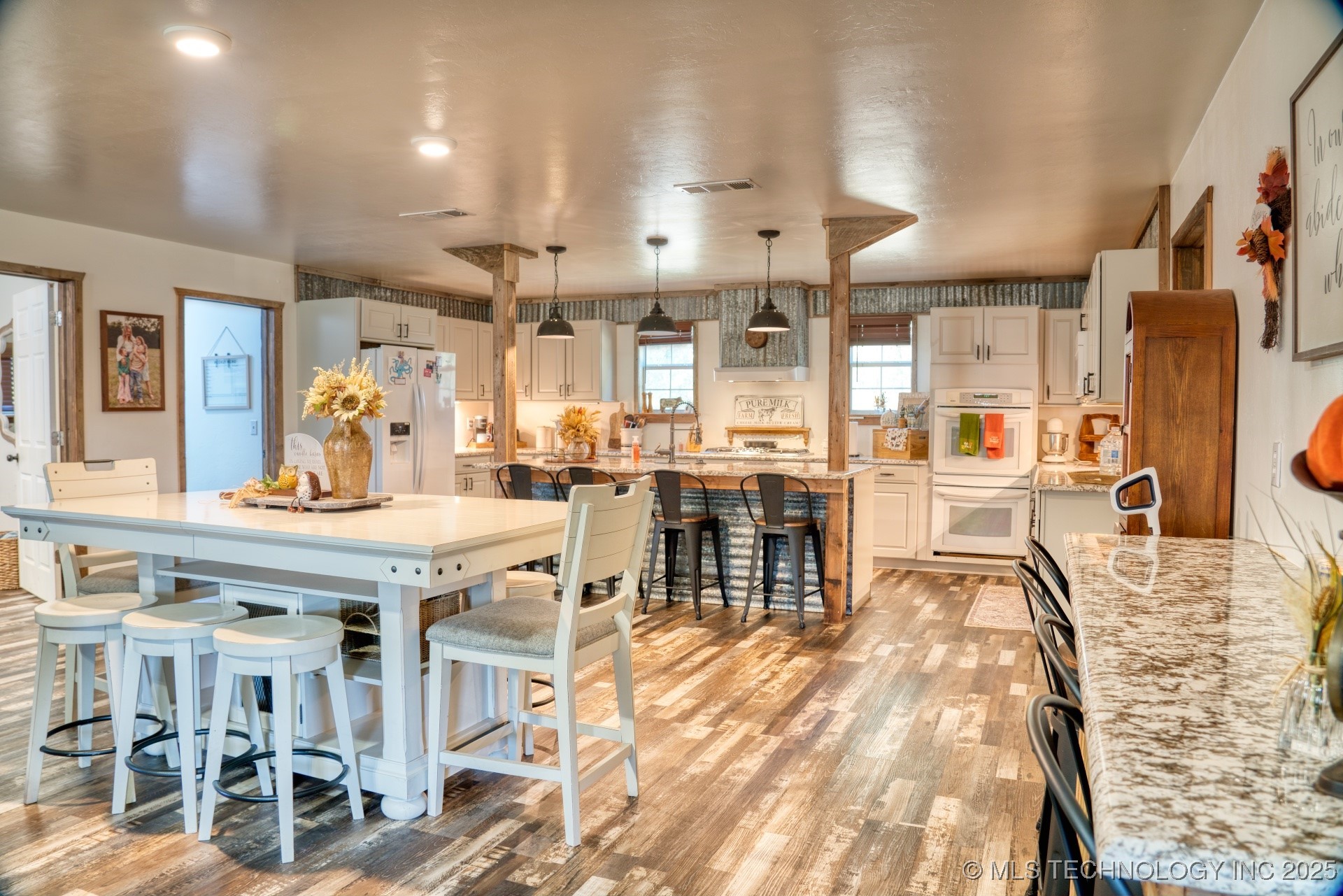 2544785 Property Photo 30