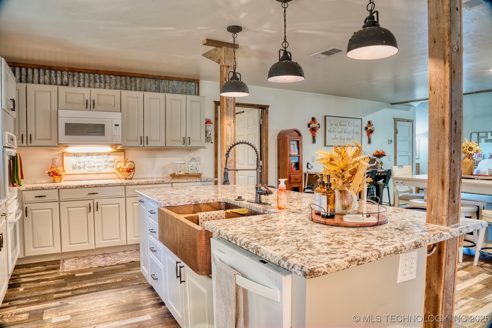 2544785 Property Photo 32