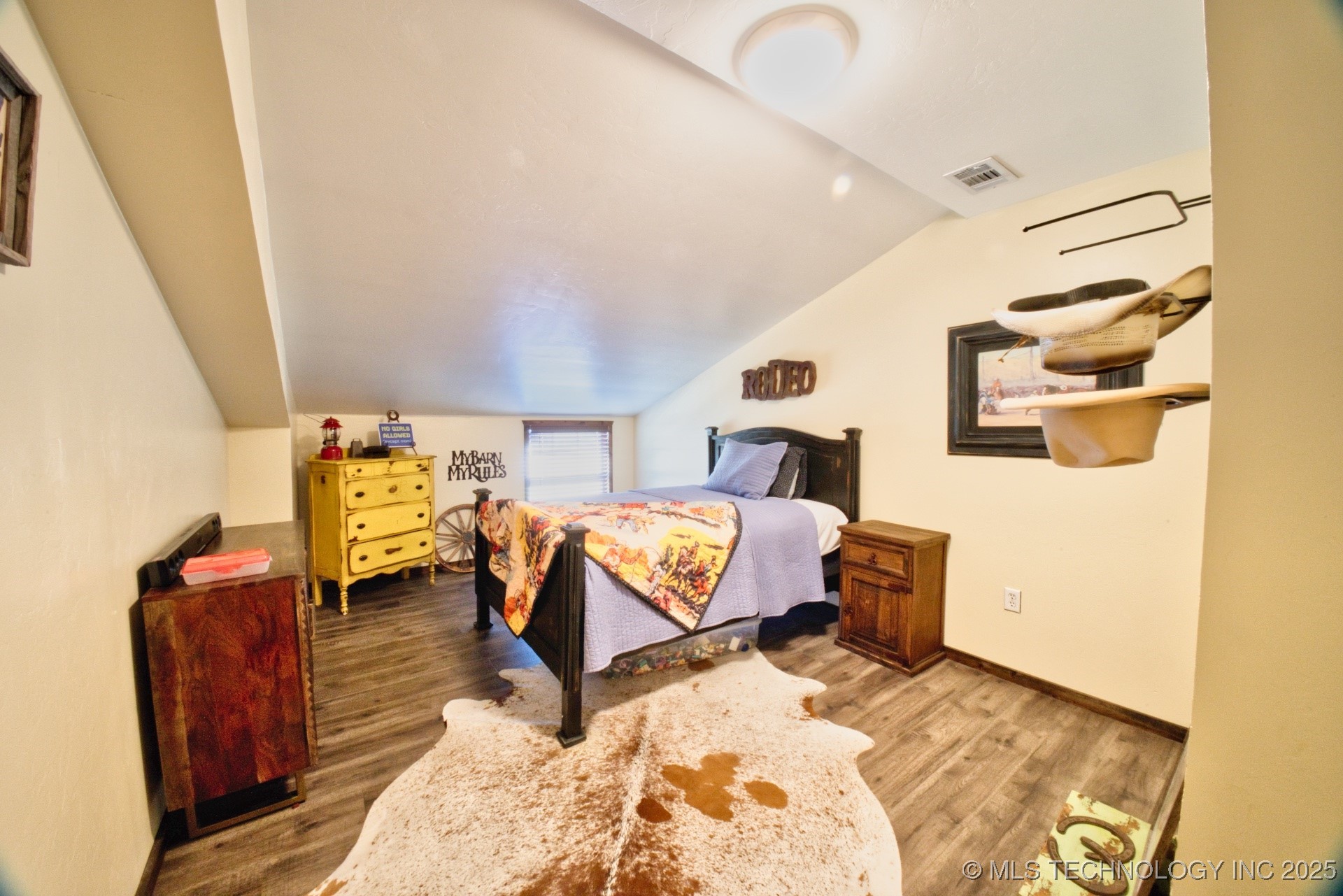 2544785 Property Photo 35