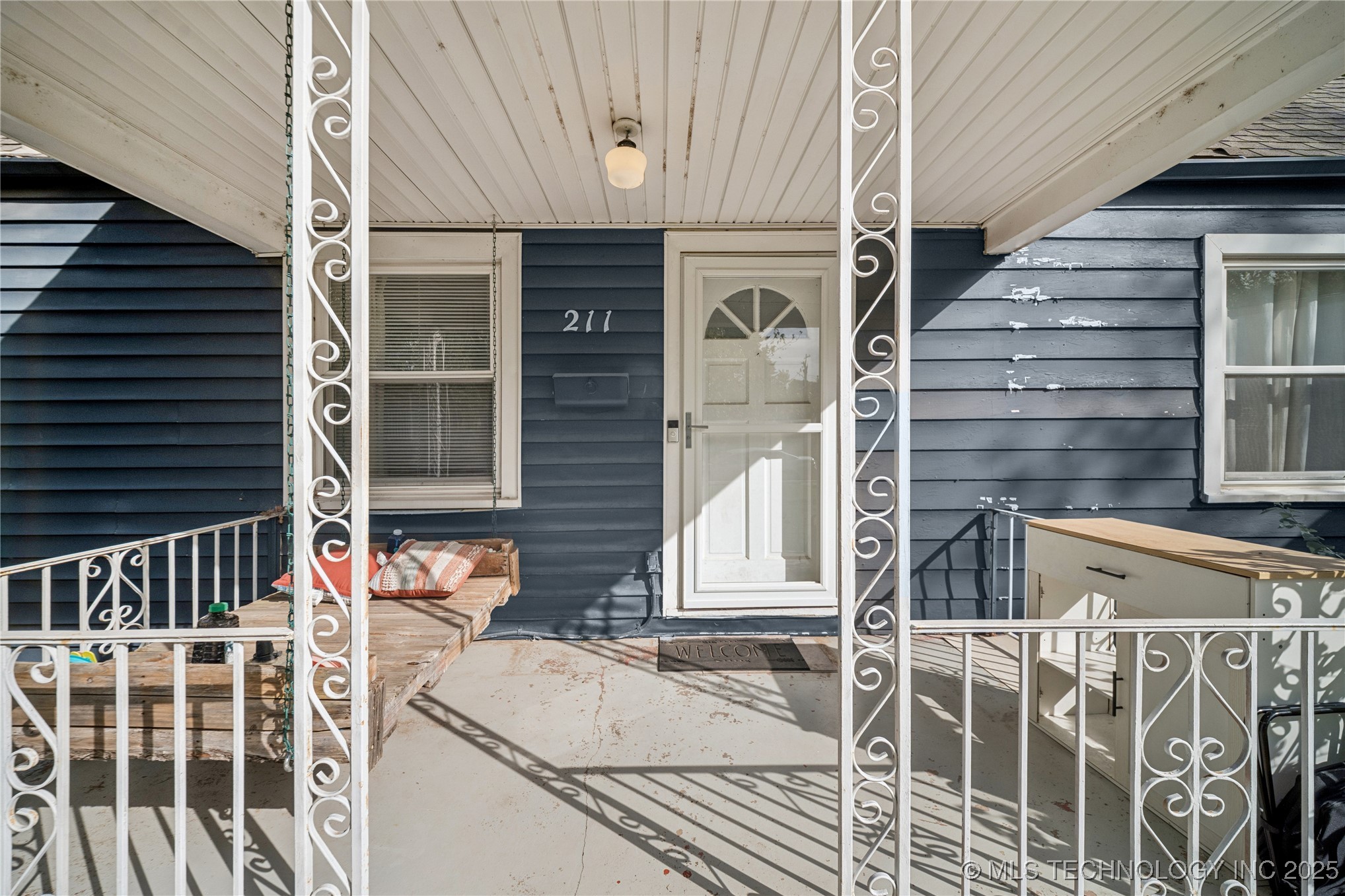 211 S Florence Avenue Property Photo 2