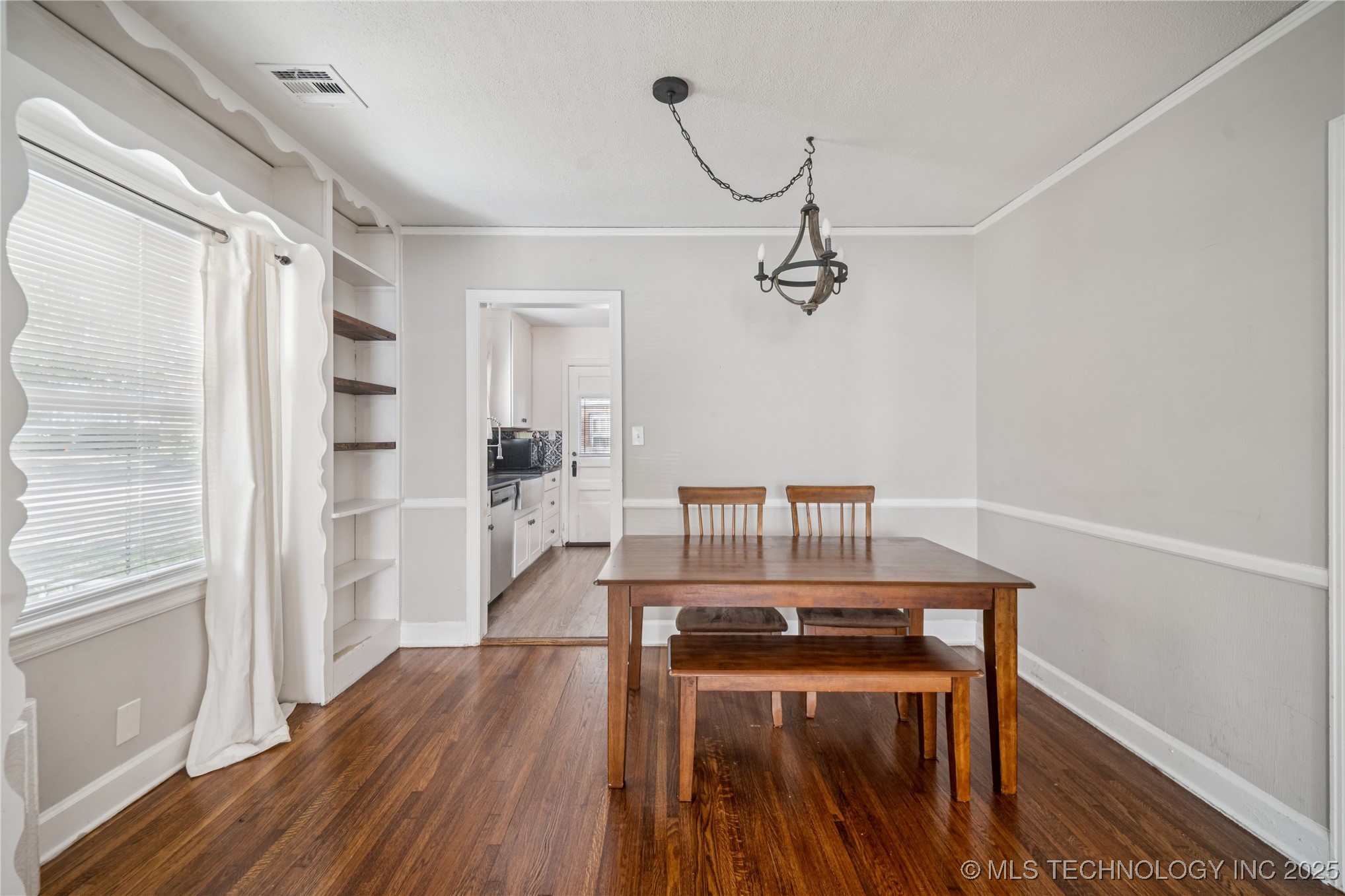 211 S Florence Avenue Property Photo 7