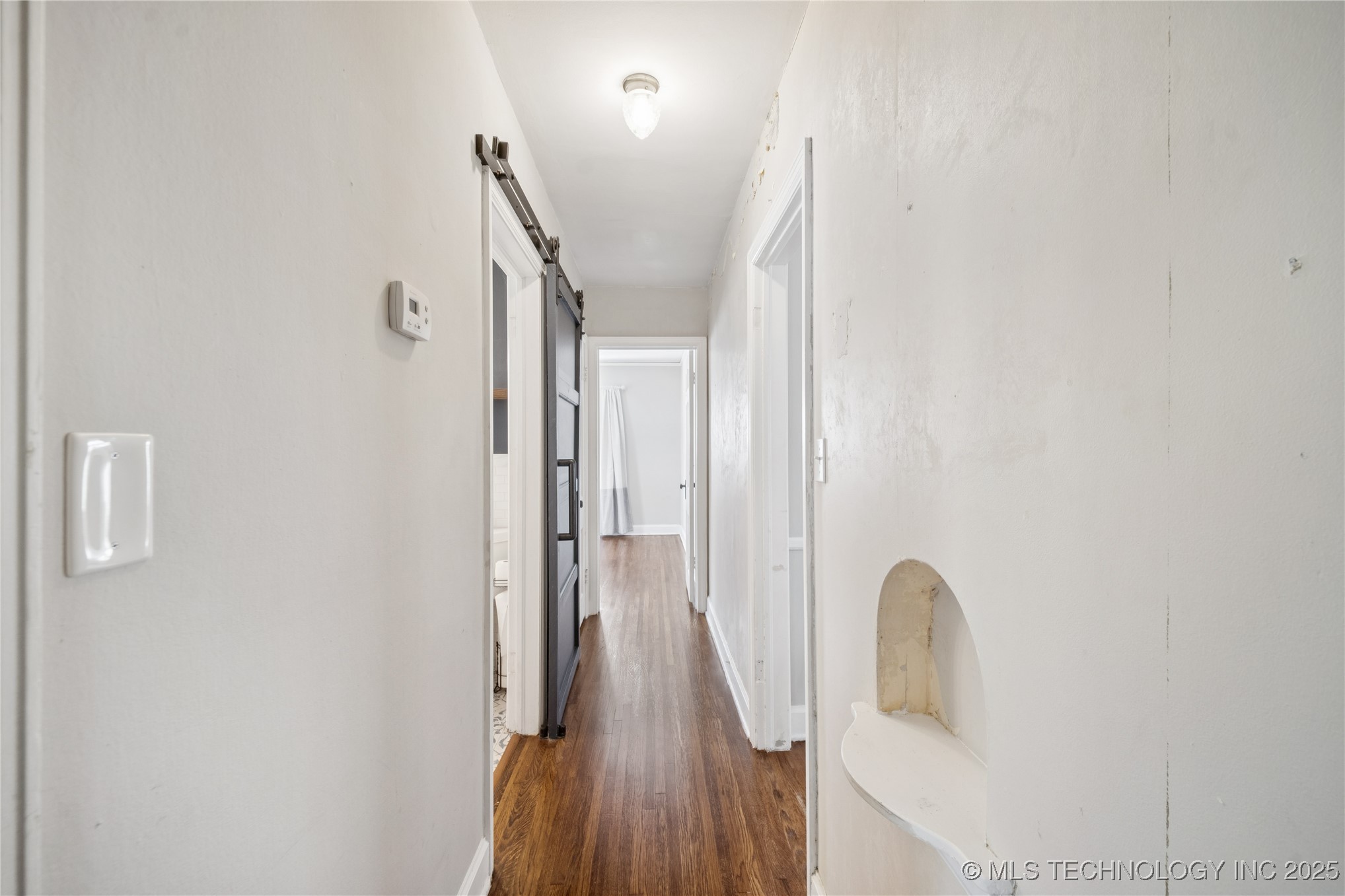 211 S Florence Avenue Property Photo 12