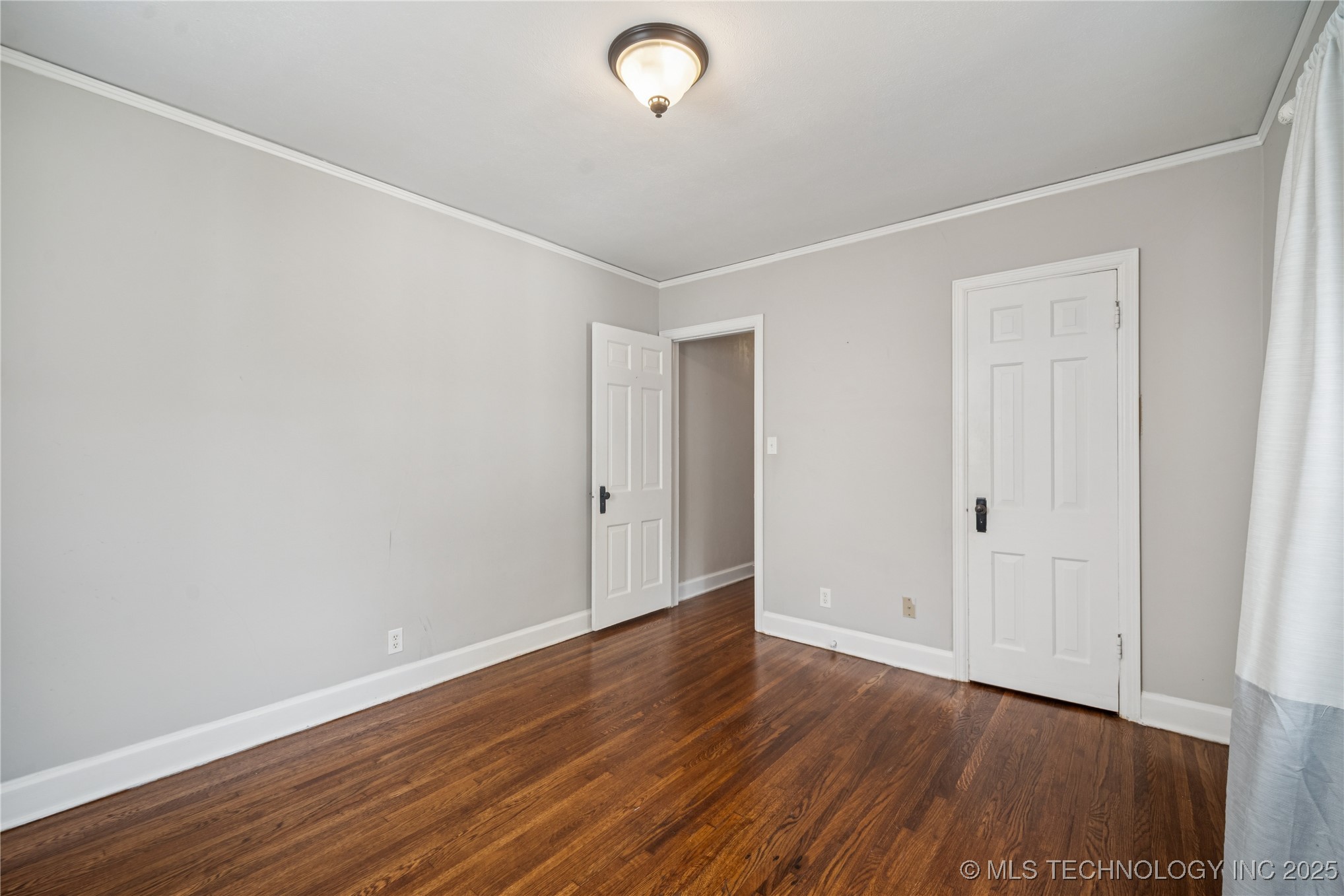 211 S Florence Avenue Property Photo 14