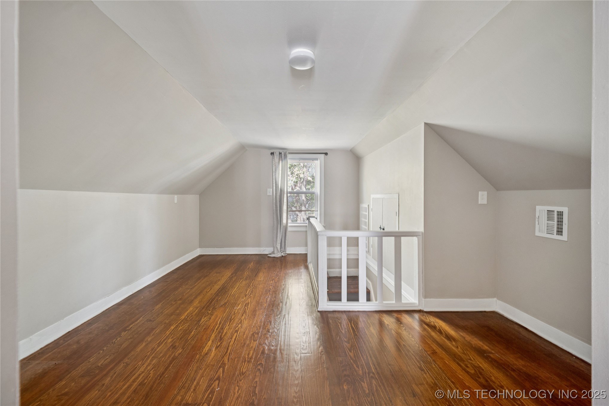 211 S Florence Avenue Property Photo 22