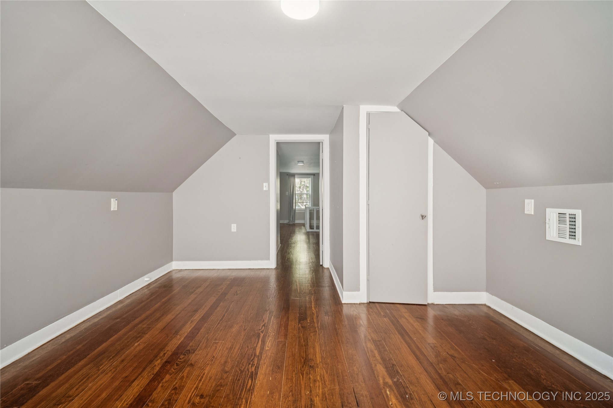 211 S Florence Avenue Property Photo 25