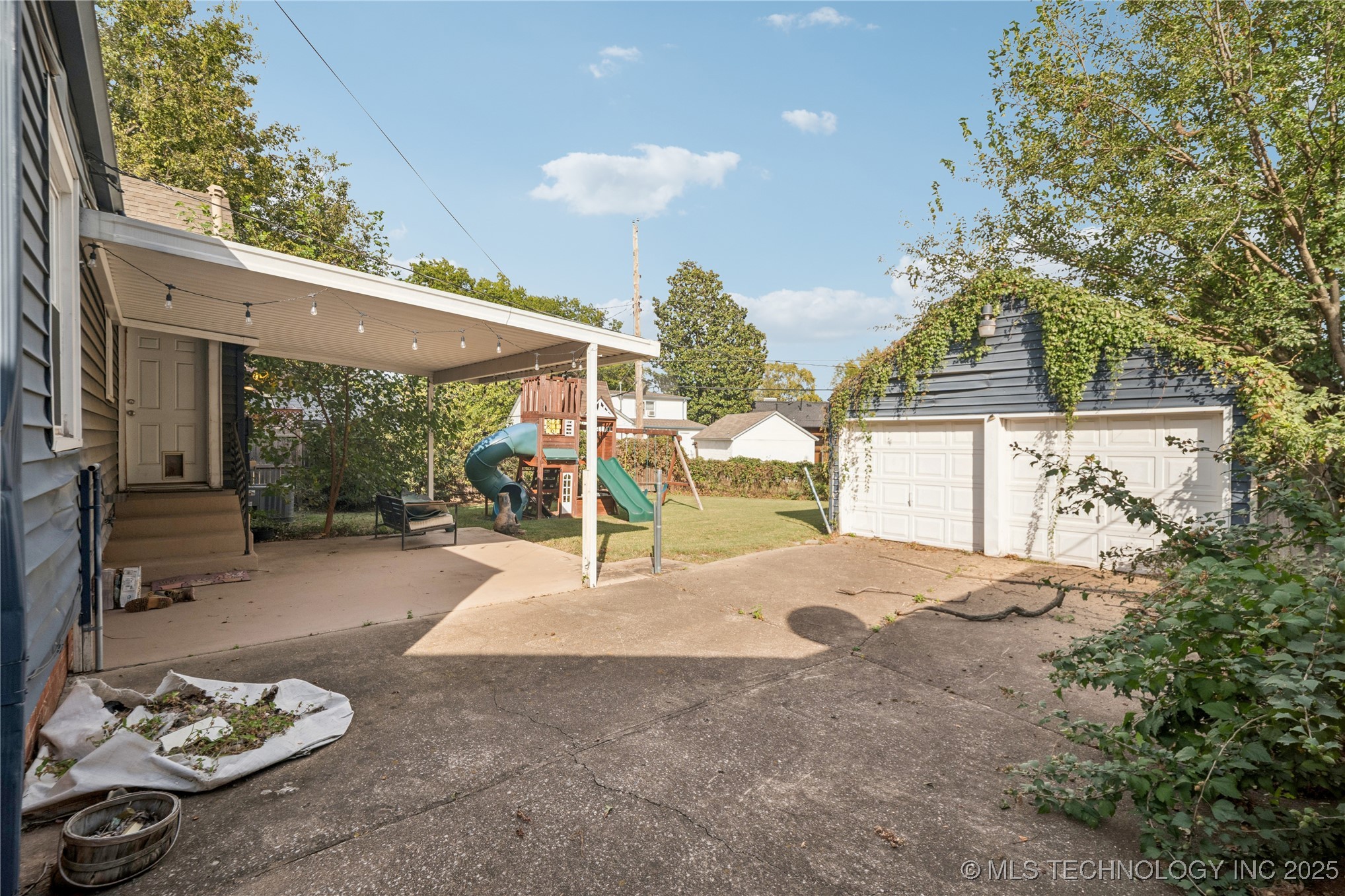 211 S Florence Avenue Property Photo 26