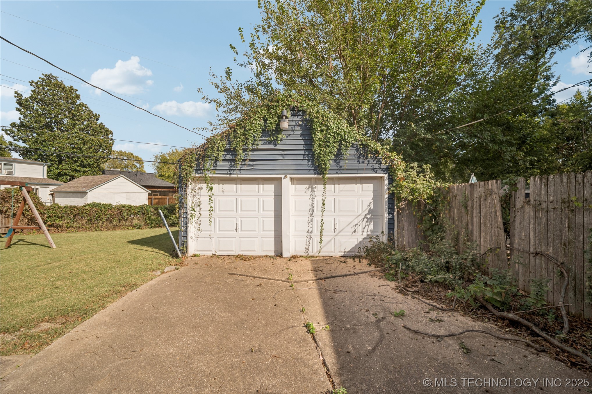 211 S Florence Avenue Property Photo 27