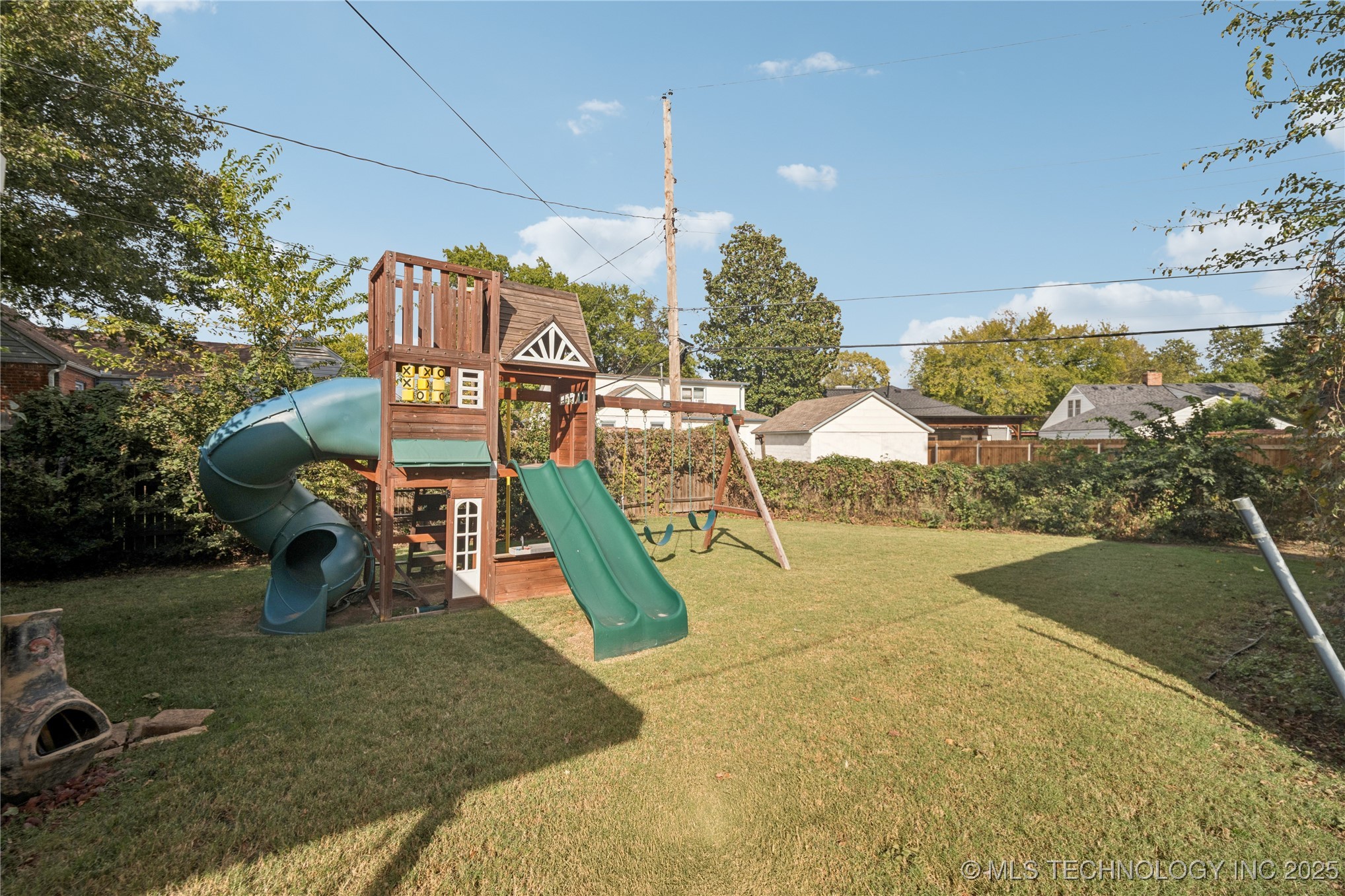 211 S Florence Avenue Property Photo 28