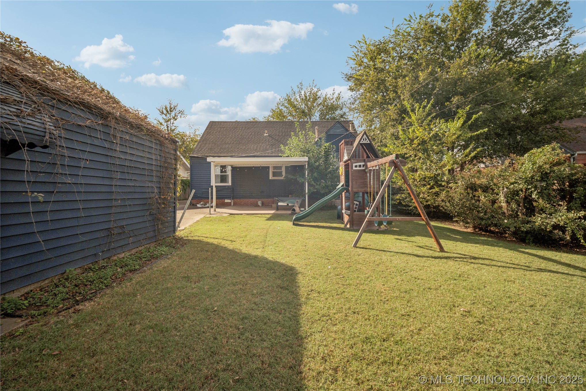 211 S Florence Avenue Property Photo 29