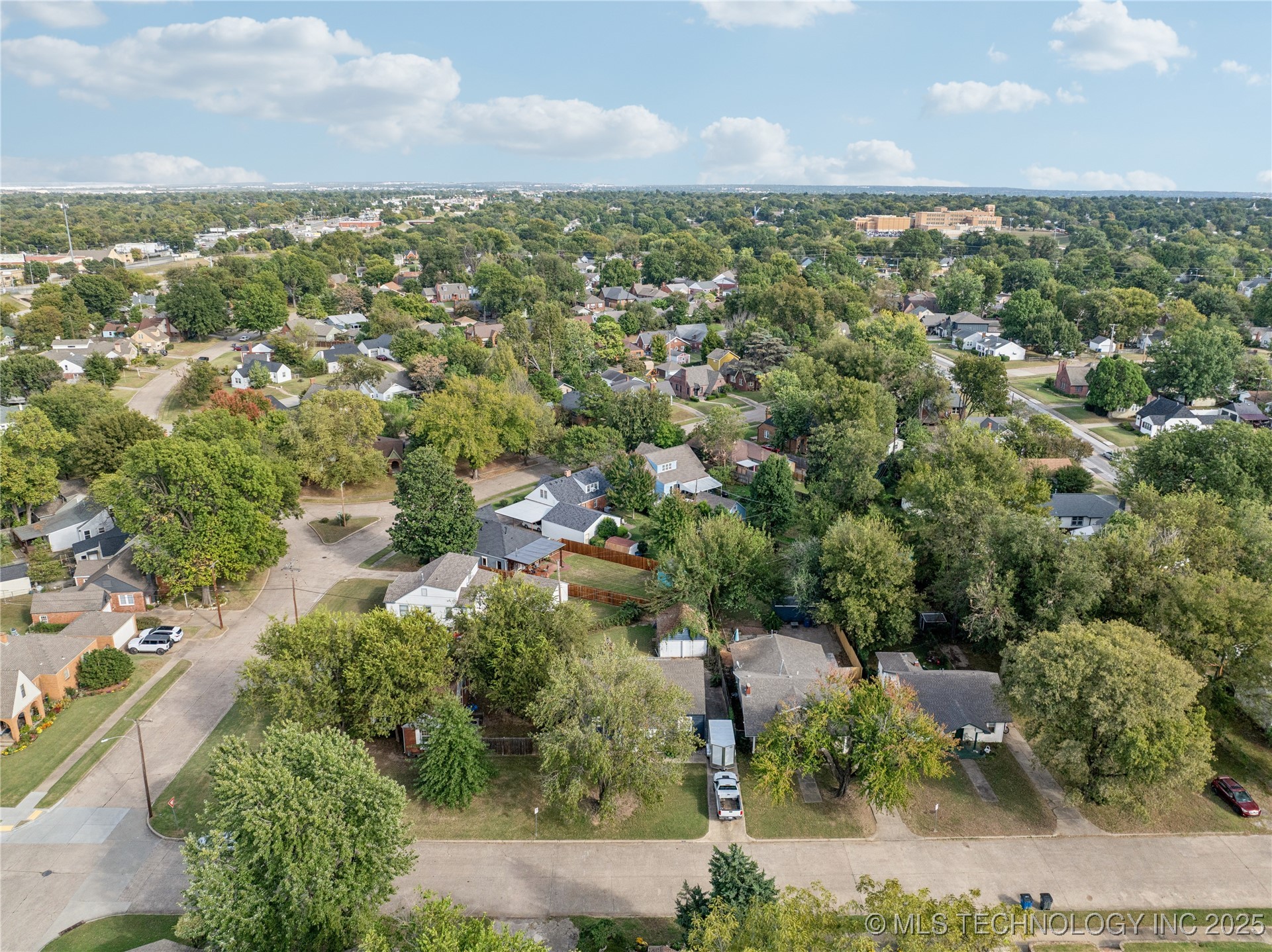 211 S Florence Avenue Property Photo 31