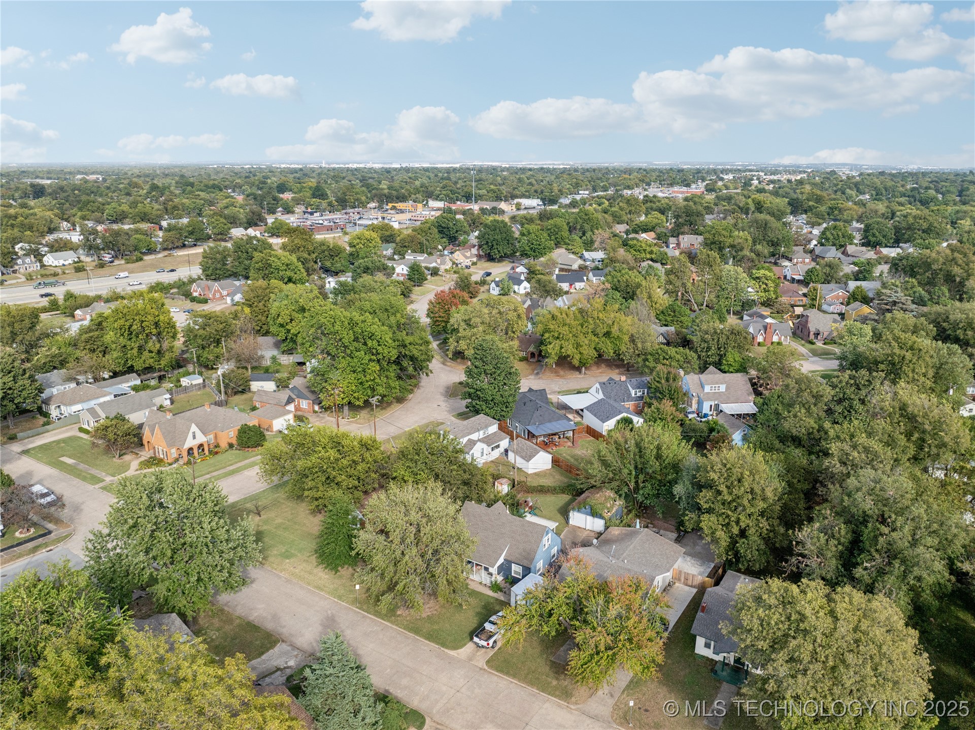 211 S Florence Avenue Property Photo 32