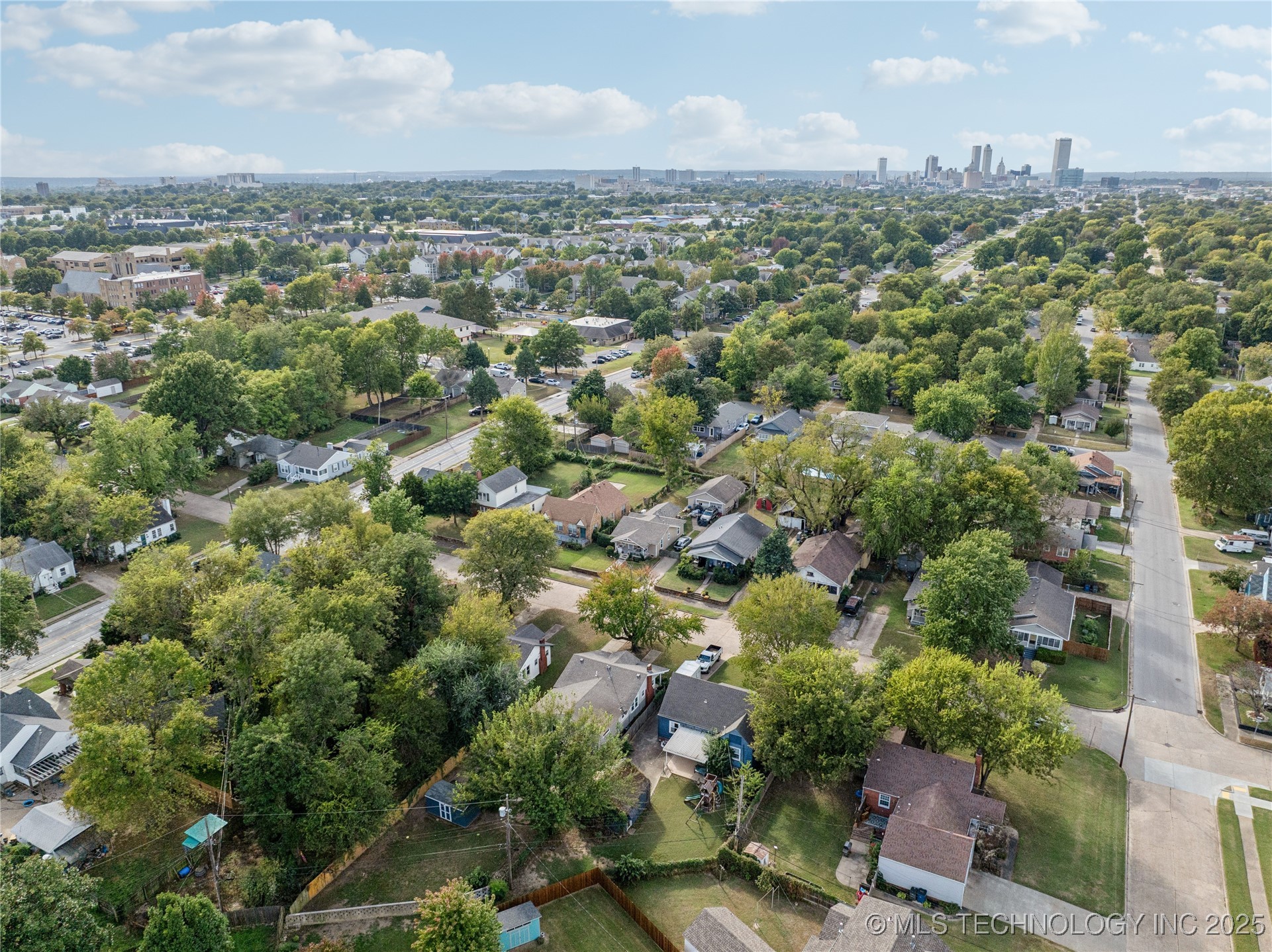 211 S Florence Avenue Property Photo 33