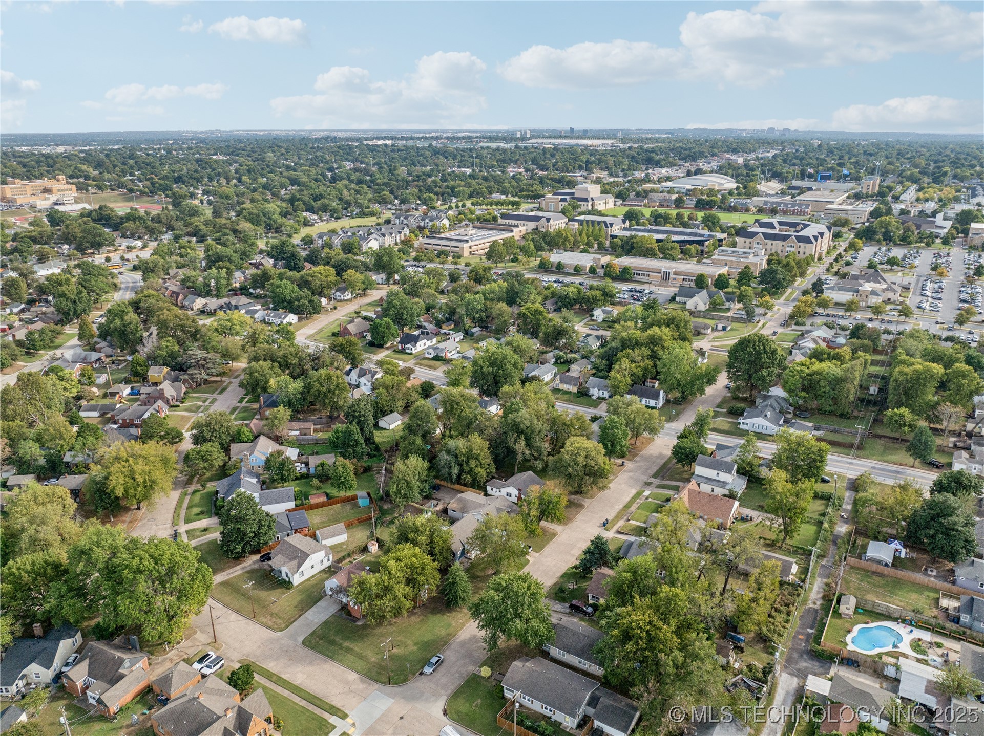 211 S Florence Avenue Property Photo 34