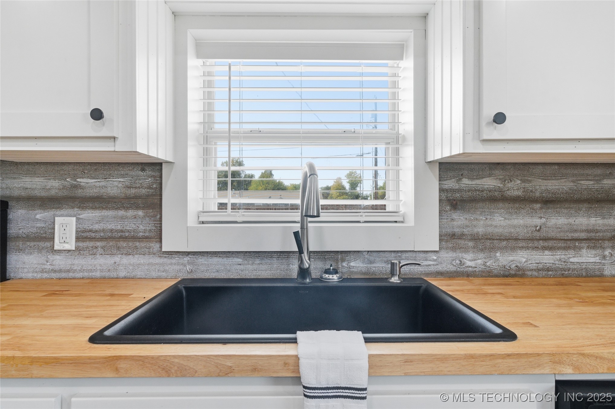 507 S Saltwell Street Property Photo 11