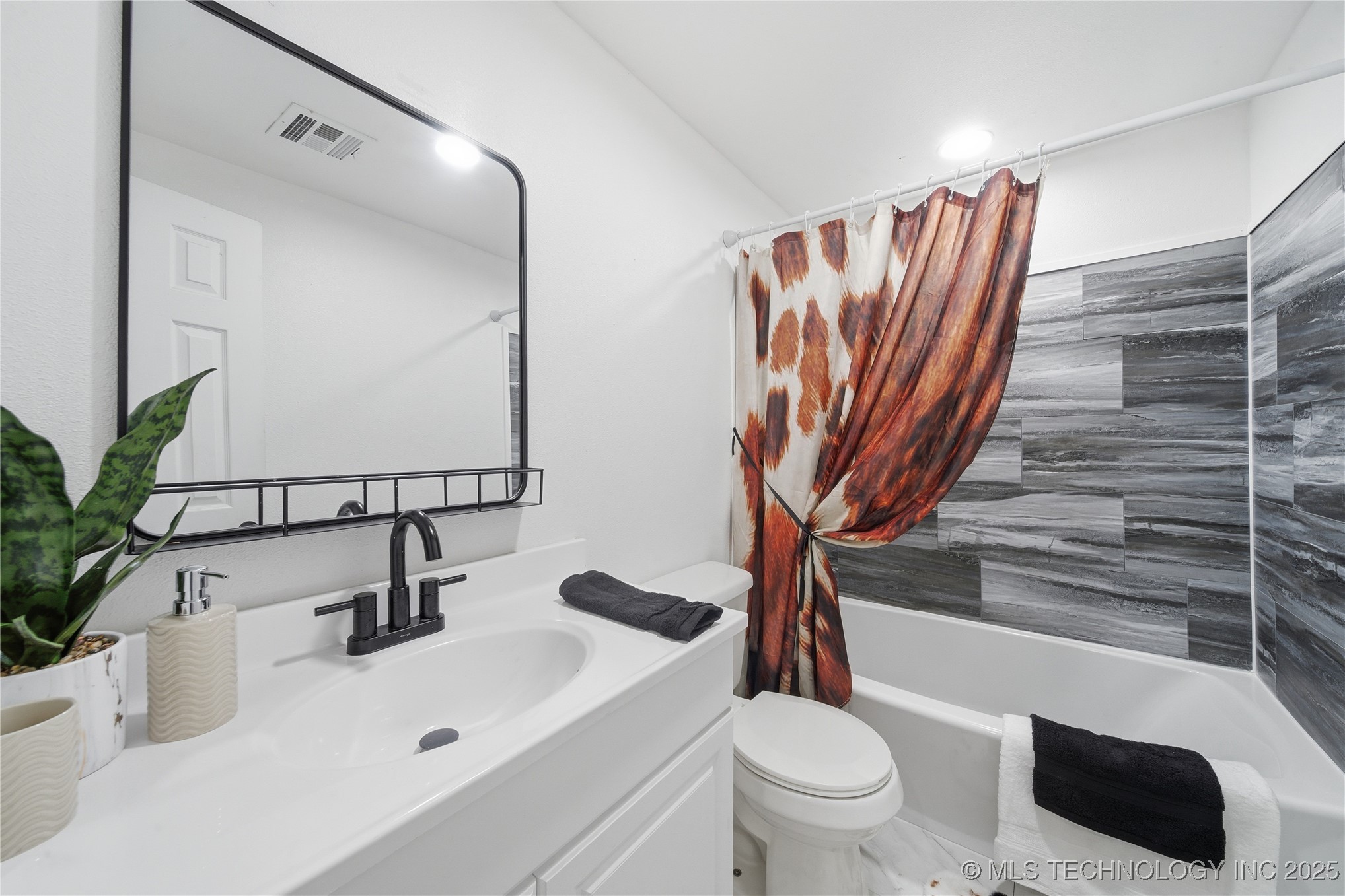 507 S Saltwell Street Property Photo 24