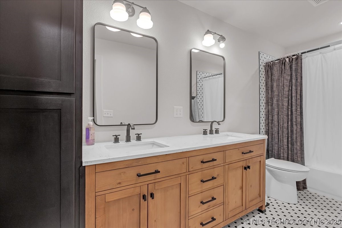 6560 S 241st West Avenue Property Photo 15