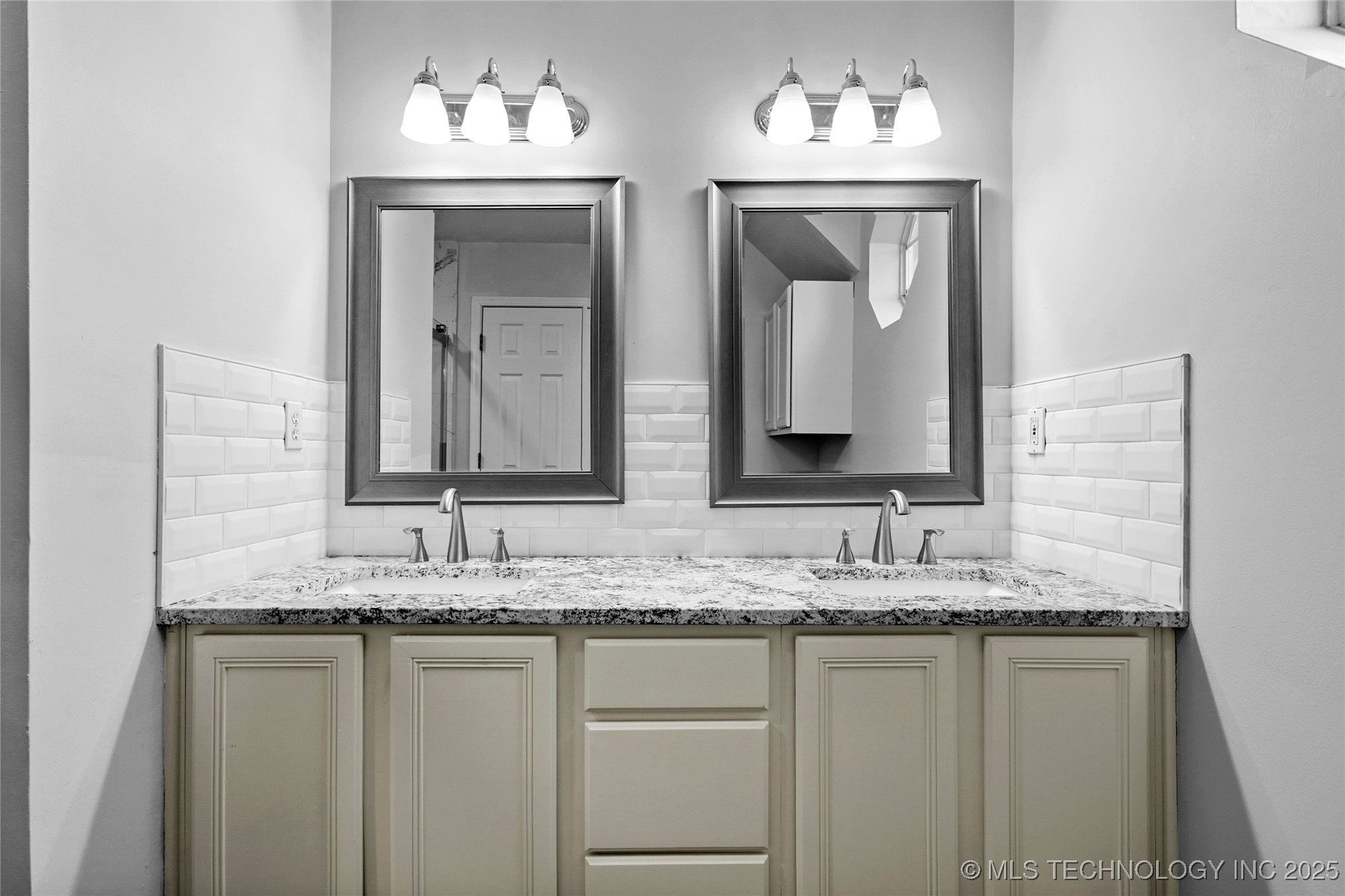 9909 N 115th East Avenue Property Photo 19