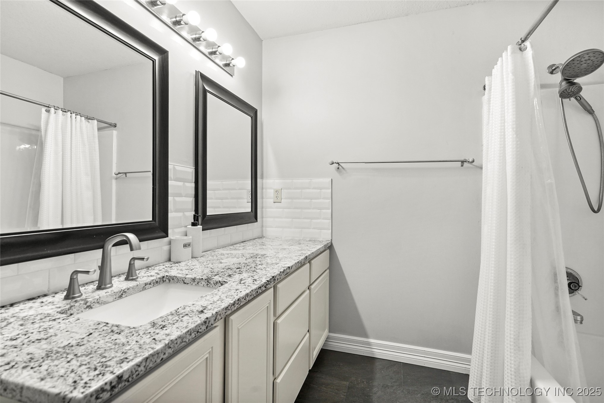 9909 N 115th East Avenue Property Photo 23