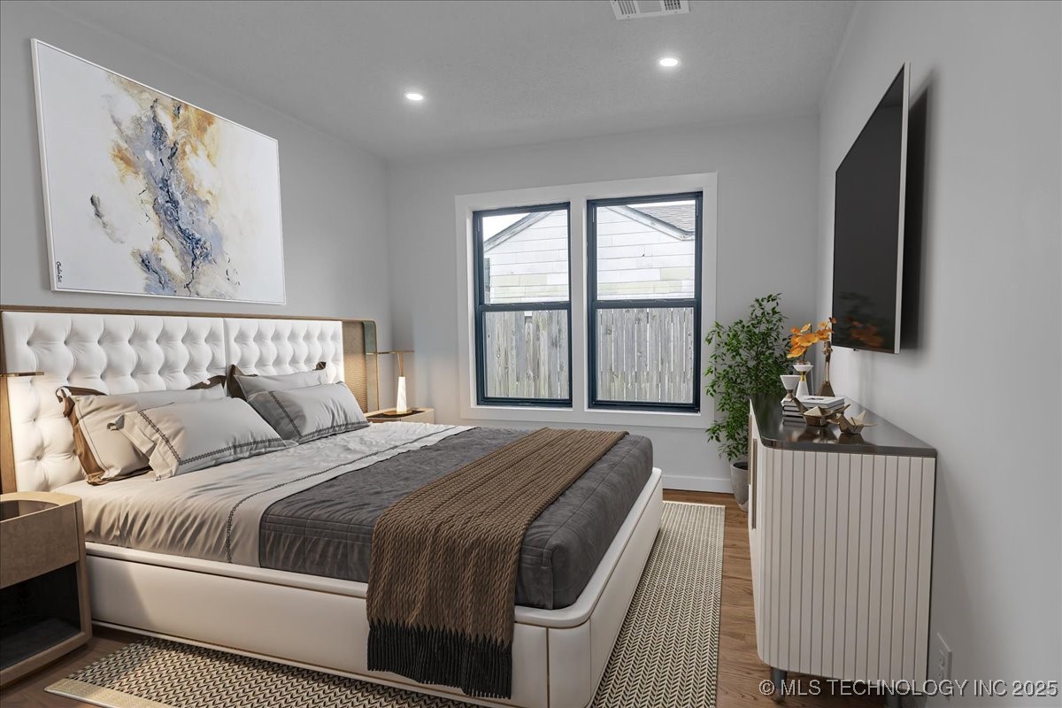 1942 N Oxford Avenue Property Photo 7